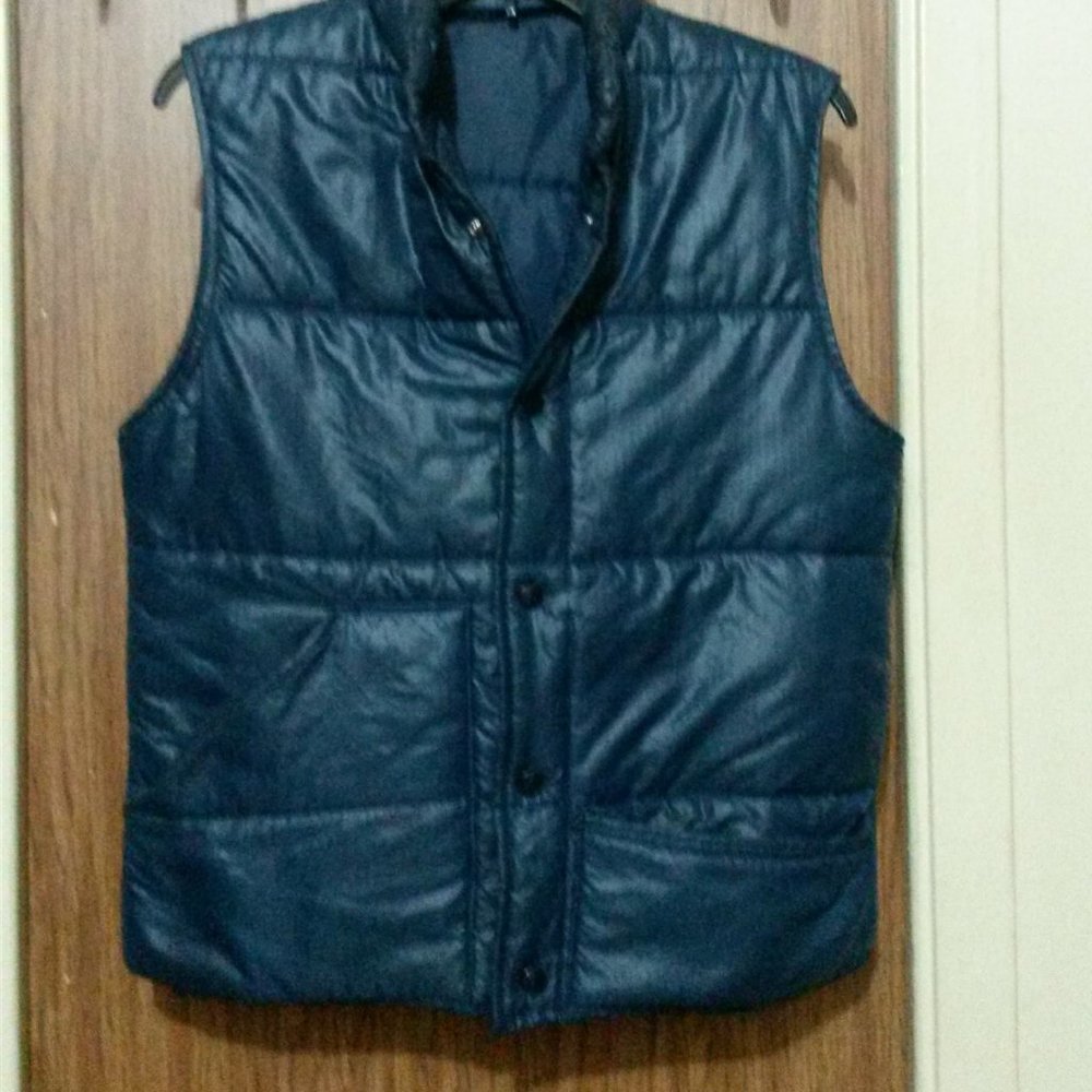 Puffed Vest With Snaps - Picture 15 of 16